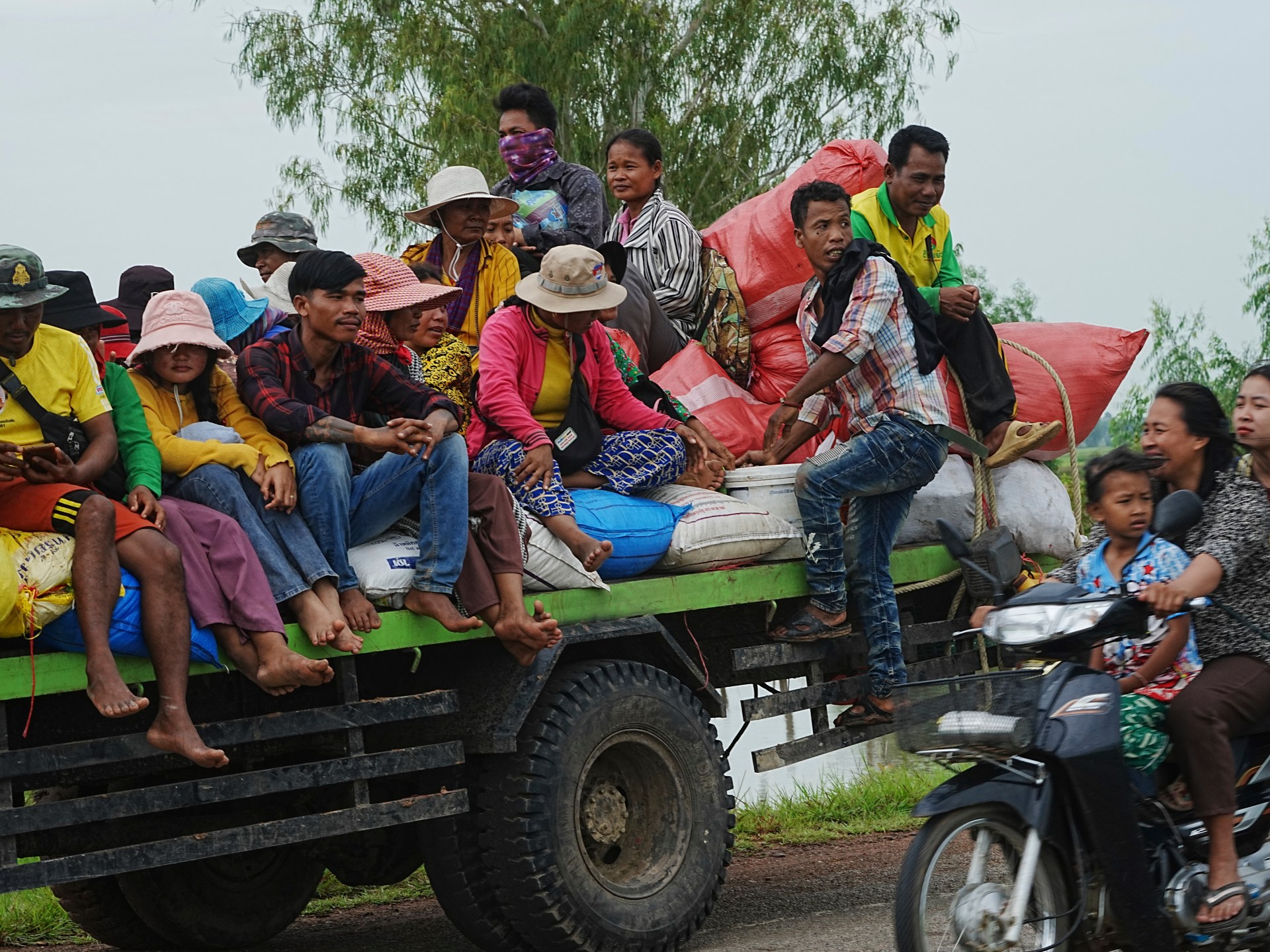 Cambodians run away boundary with Thailand as clashes proceed for 3rd day|Border Disputes News